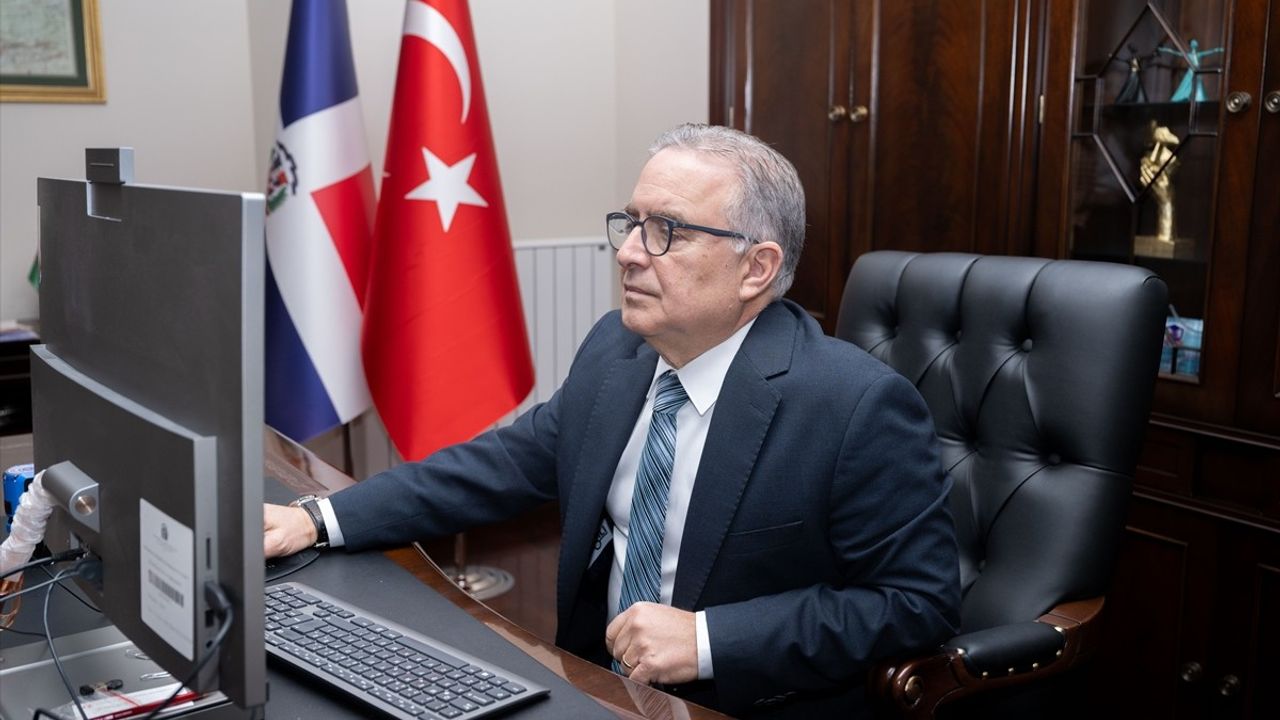 Dominik Cumhuriyeti Büyükelçisi Elvis Antonio Alam Lora, AA'nın 'Yılın Kareleri' Oylamasına Katıldı