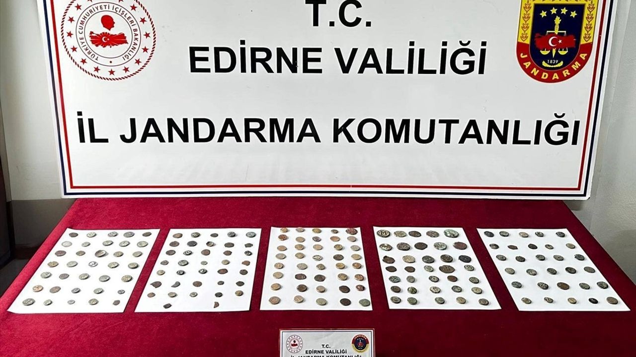 Edirne'de Otobüste Kaçak Tarihi Sikkeler Ele Geçirildi