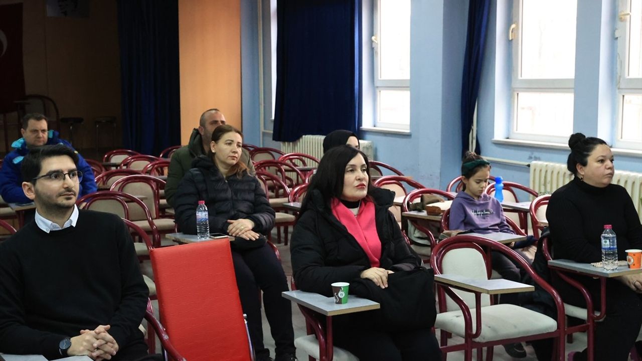 Edirne'de Velilere 'Türkiye Yüzyılı Maarif Modeli' Eğitimi Başlatıldı