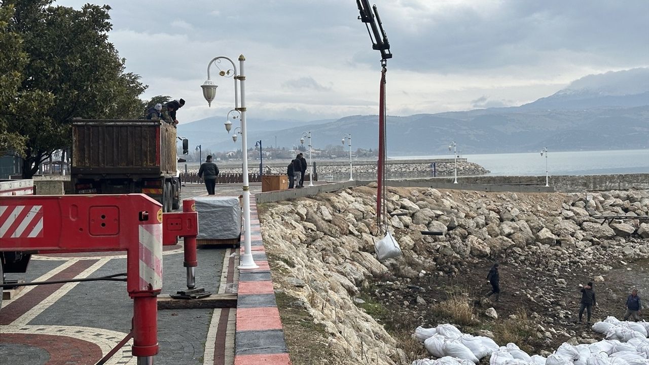 Eğirdir Gölü'nde Ot ve Yosun Temizliği Tamamlandı