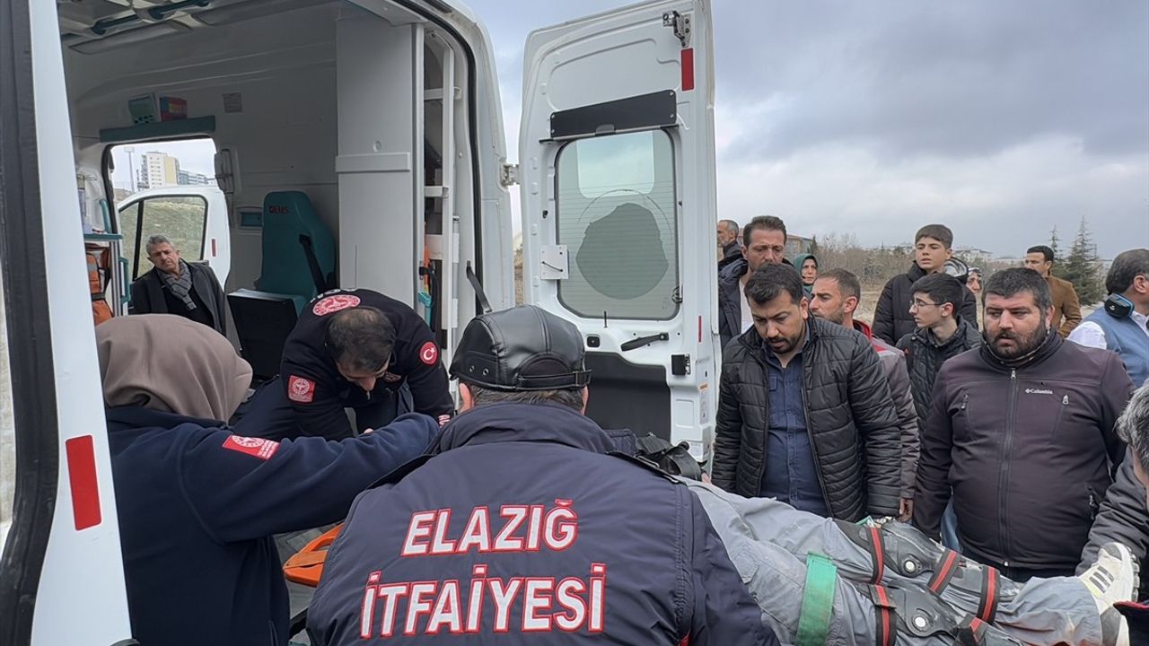 Elazığ'da Trafik Kazası: Kurye Ağır Yaralandı