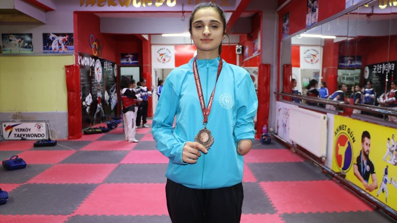 Engelleri Aşan Tuana Çelik, İlk Tekvando Şampiyonasında Başarıya Ulaştı