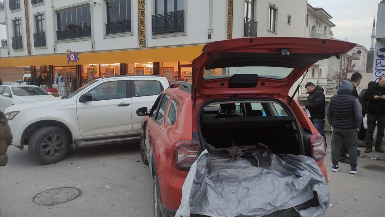 Erzincan'da Trafik Kazası: 1 Ölü, 1 Yaralı