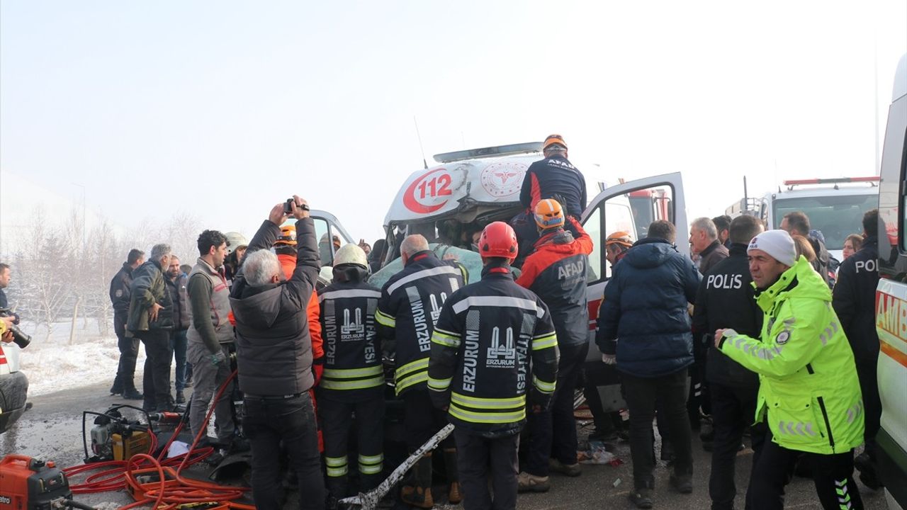 Erzurum'da Ambulans Kazaları: 6 Sağlık Çalışanı da Arasında 8 Yaralı