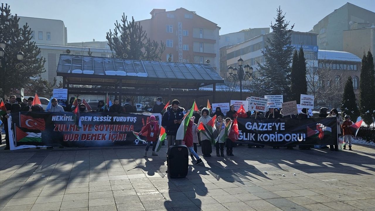 Erzurum'da Sağlık Çalışanları, Gazze İçin Sessiz Yürüyüş Düzenledi