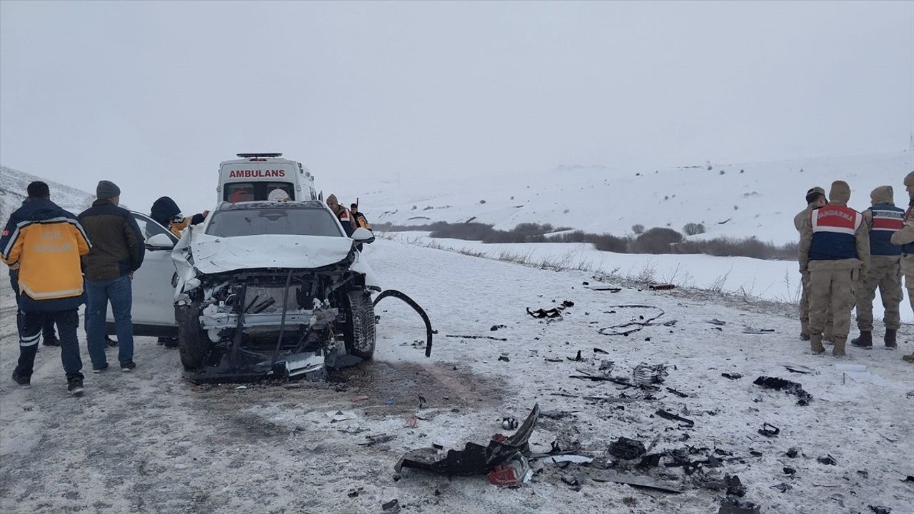 Erzurum'da Trafik Kazası: 2 Ölü, 3 Yaralı