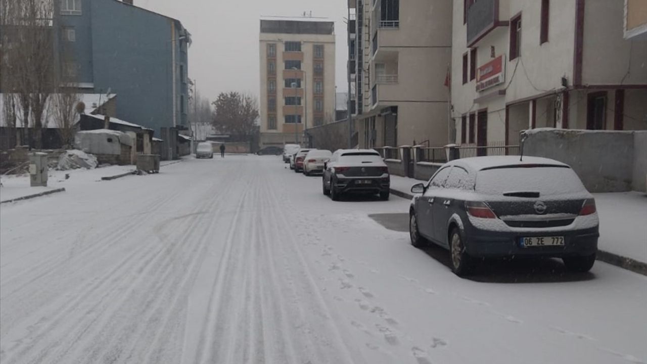 Erzurum, Kars, Ardahan, Ağrı ve Tunceli'de Kar Yağışı Etkili Oldu