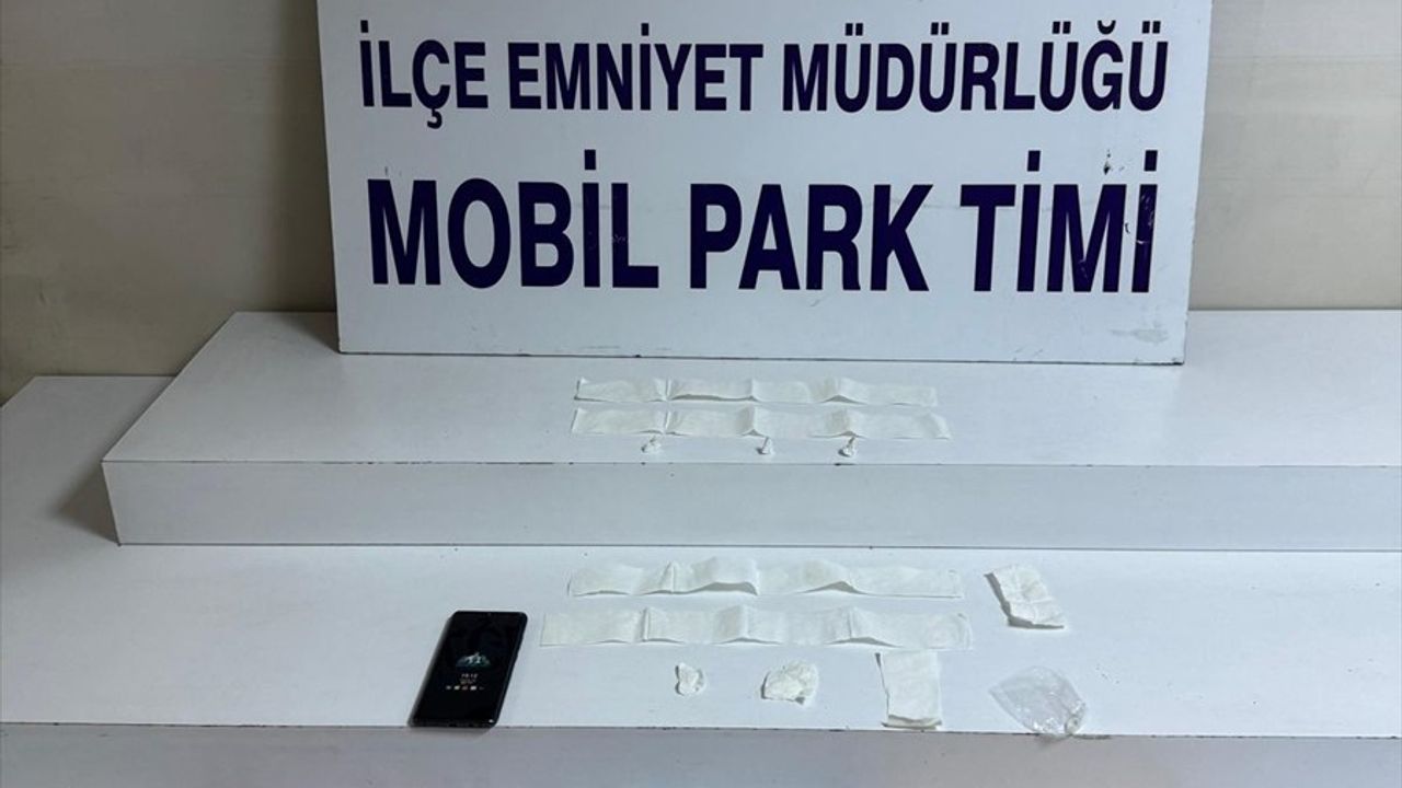 Esenler'de Halk Pazarında Uyuşturucu Ticareti Yapan Şüpheli Tutuklandı