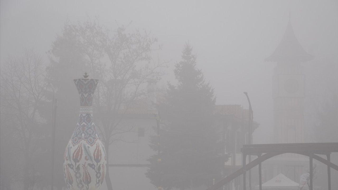 Eskişehir ve Kütahya'da Yoğun Sis Etkili Oluyor