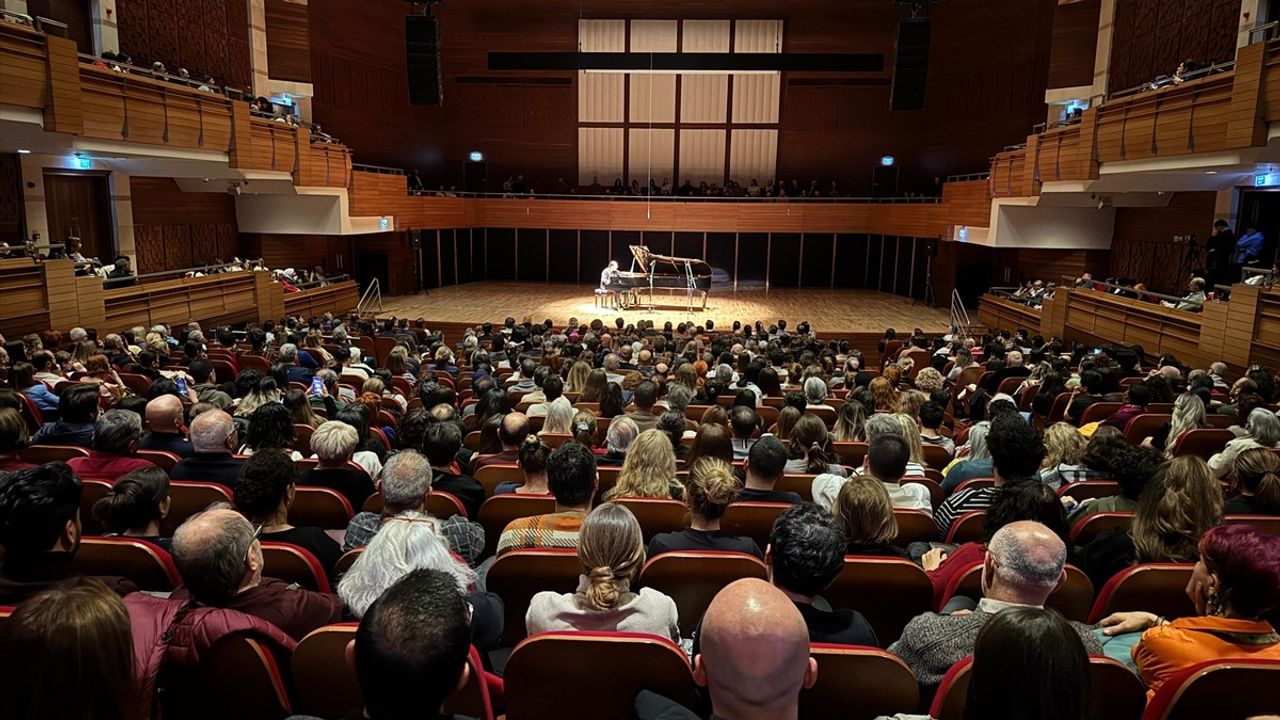 Fazıl Say, Sahnede 50. Yılını İzmir'de Kutladı