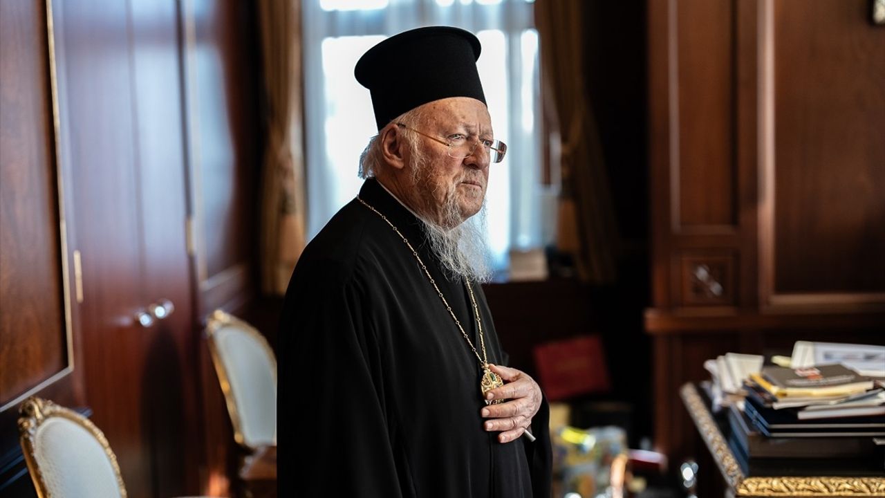 Fener Rum Patriği Bartholomeos, Anadolu Ajansı'nın 'Yılın Kareleri' Oylamasına Katıldı