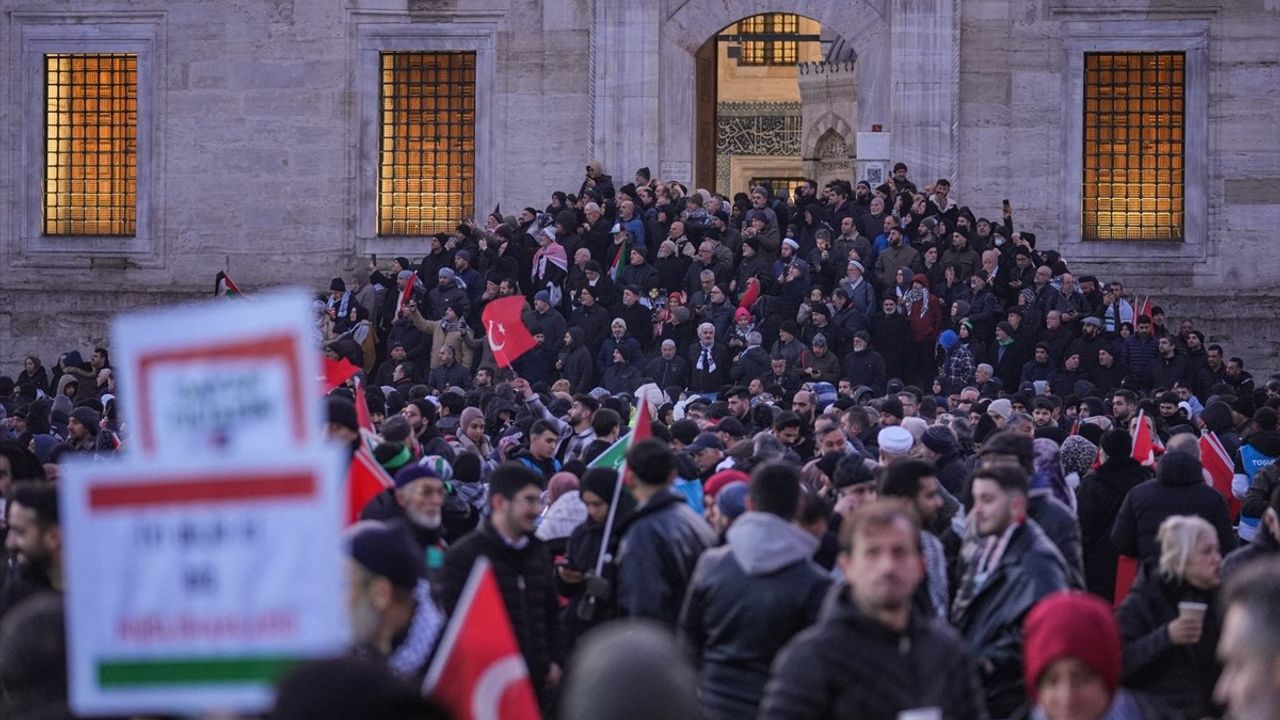 Filistin'e Destek İçin Galata Köprüsü'nde Eylem Düzenleniyor