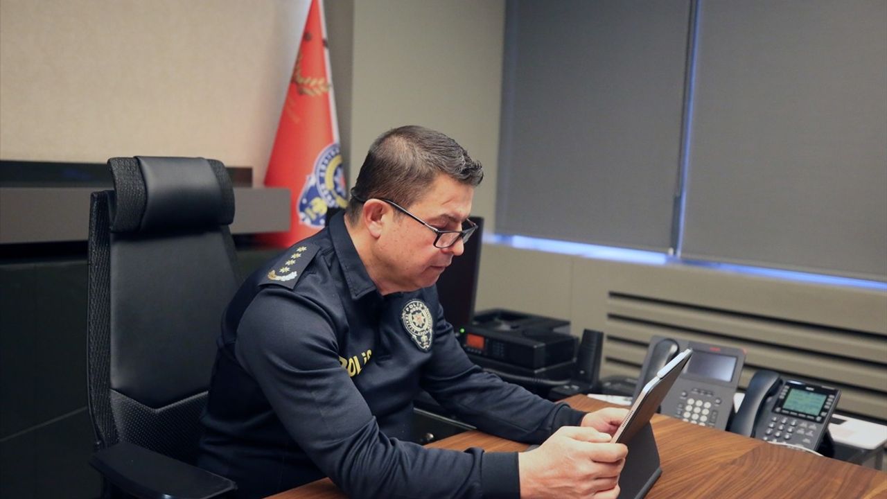 Gaziantep Emniyet Müdürü Celal Özcan, Anadolu Ajansı'nın 'Yılın Kareleri' Oylamasına Katıldı