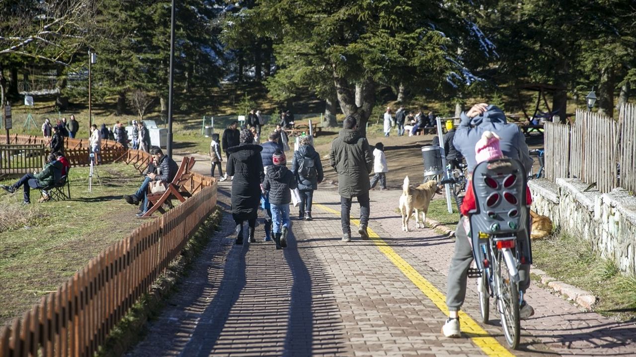 Gölcük Tabiat Parkı, Yeni Yılın İlk Gününde Ziyaretçi Akınına Uğradı