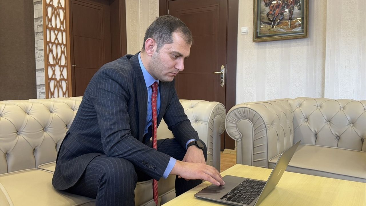 Hakkari Cumhuriyet Başsavcısı Harun Ünlüsoy, Anadolu Ajansı'nın Yılın Kareleri Oylamasına Katıldı