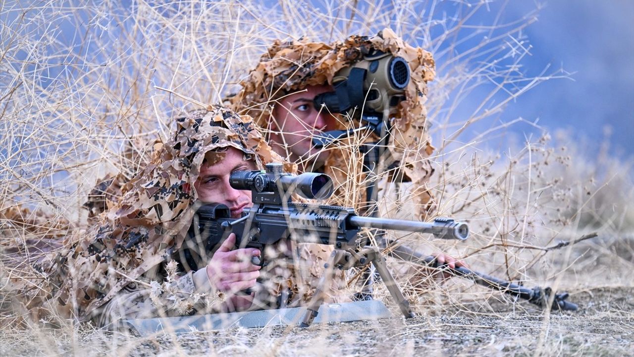 Hakkari'nin Jandarma Özel Harekat Ekipleri, Boran-6 Yarışmasında İkincilik Elde Etti