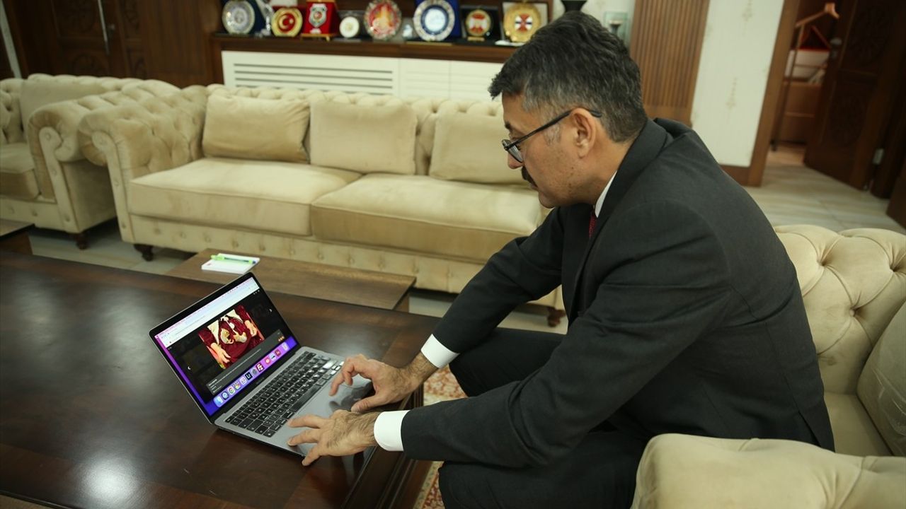 Hakkari Valisi Ali Çelik, Anadolu Ajansı'nın Yılın Kareleri Oylamasına Katıldı