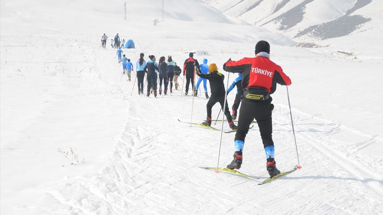 Hakkarili Kayakçıların Yeni Hedefi Türkiye Kayaklı Koşu Etap Yarışları