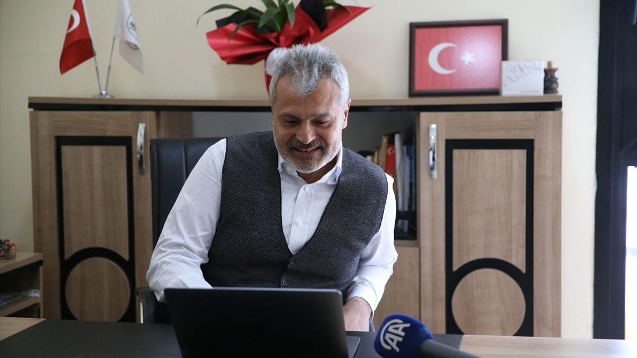 Hatay Büyükşehir Belediye Başkanı Öntürk, Anadolu Ajansı'nın 'Yılın Kareleri' Oylamasına Katıldı