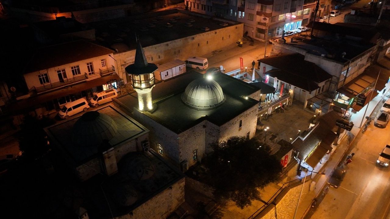 Hatay'da Deprem Sonrası Restorasyonu Tamamlanan Cami İbadete Açıldı