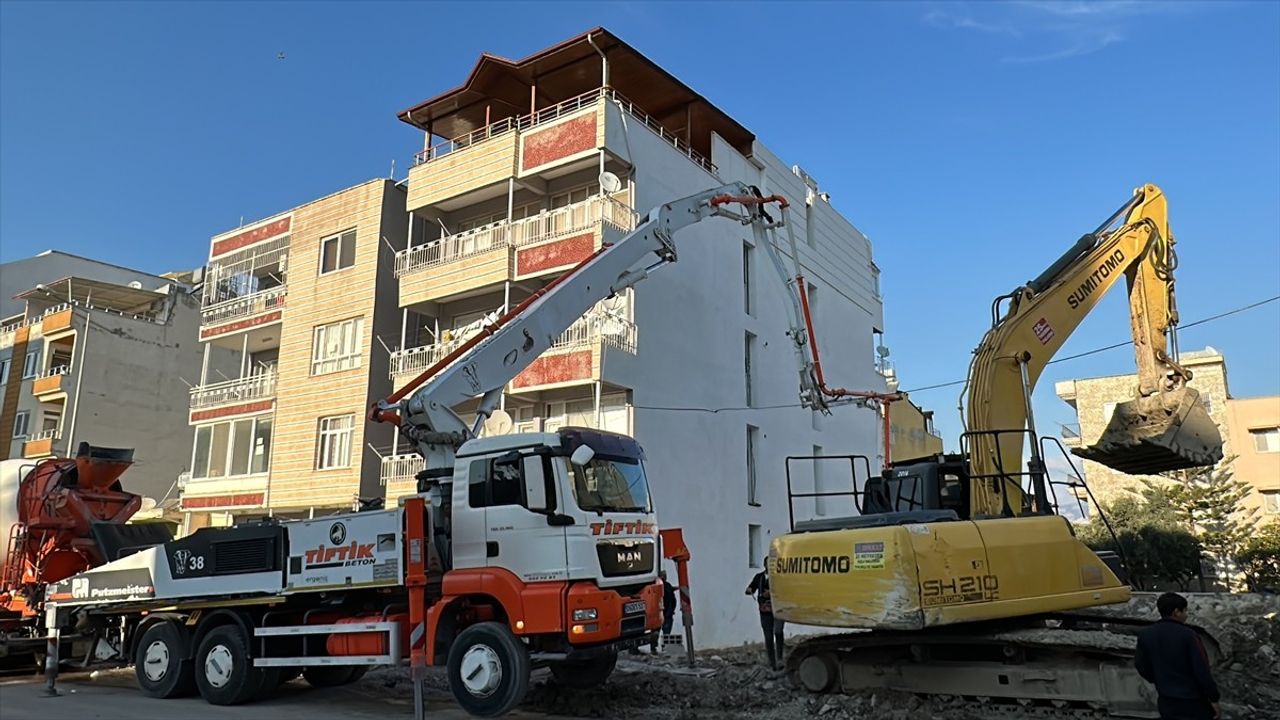 Hatay'da İnşaat Kazısı Sonucu Bina Tahliye Edildi