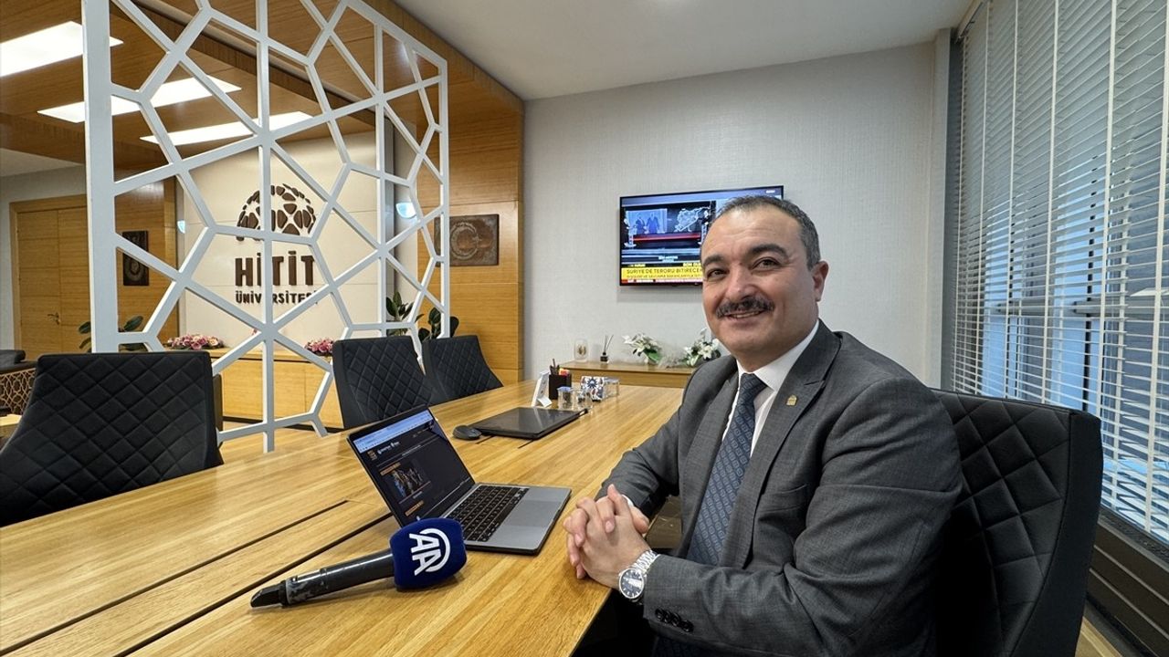 Hitit Üniversitesi Rektörü Prof. Dr. Ali Osman Öztürk, Anadolu Ajansı'nın 'Yılın Kareleri' Oylamasına Katıldı