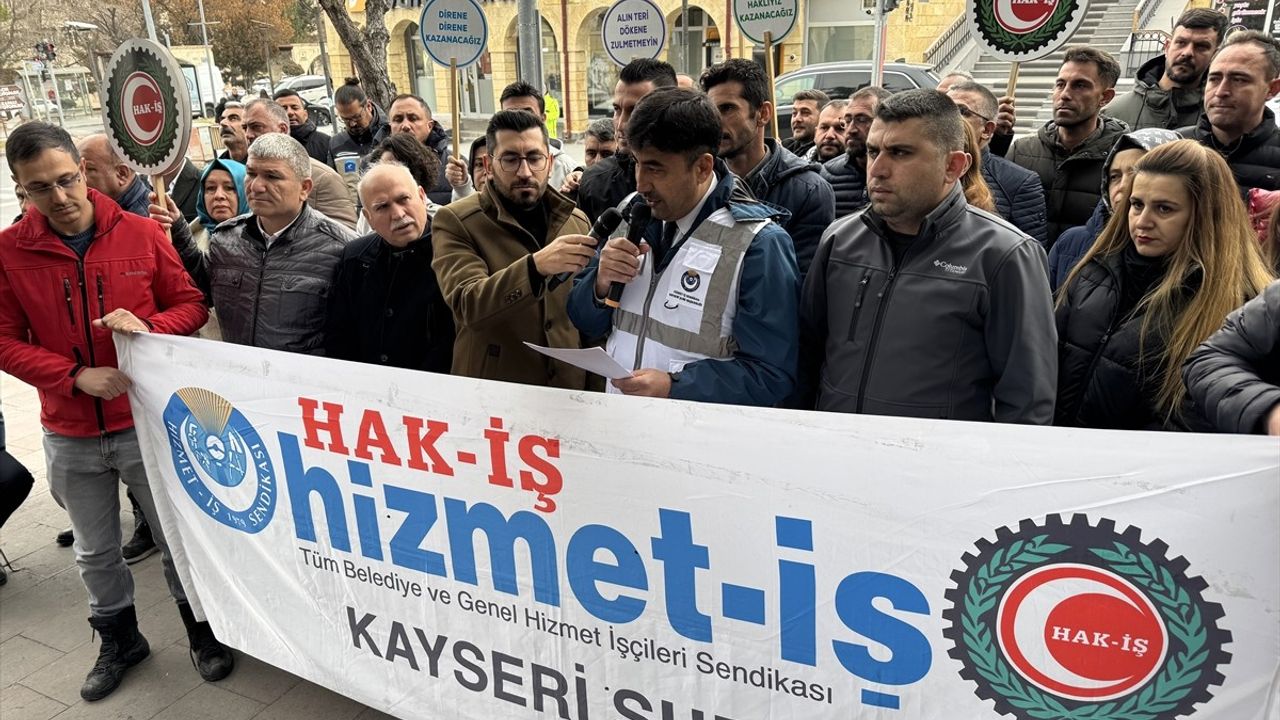 Hizmet-İş Sendikası Üyeleri, Ürgüp Belediyesini Protesto Etti