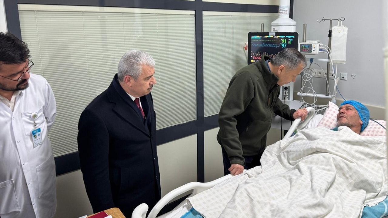 İçişleri Bakanı Yerlikaya, Konya’da Çöken Bina Enkazından Kurtarılan Yaralıları Ziyaret Etti