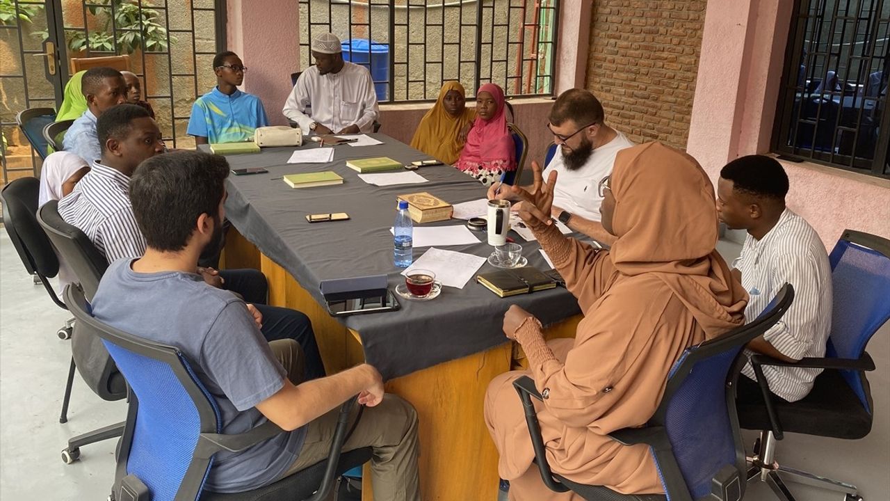 İHH, Burundi'deki İşitme Engelli Çocuklar İçin İşaret Dili ve Dini Terimler Sözlüğü Hazırladı