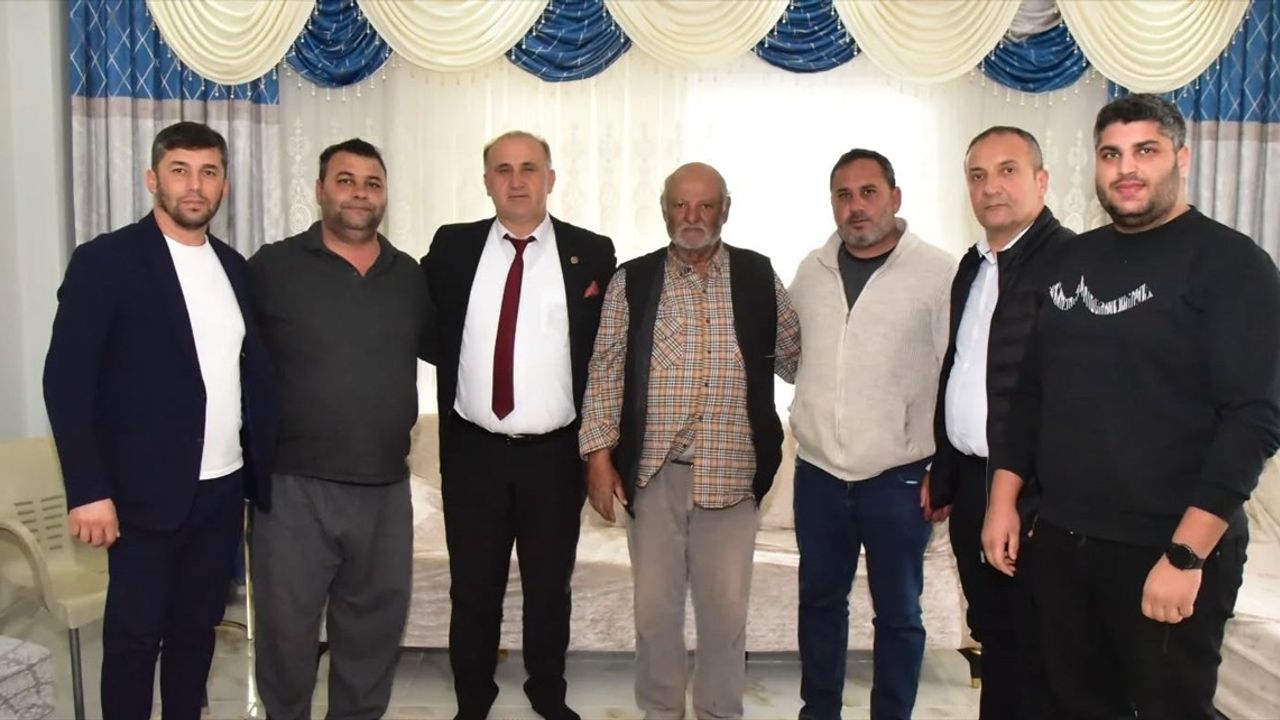 İncirliova Belediyesi'nde CHP'li Meclis Üyesi AK Parti'ye Katıldı