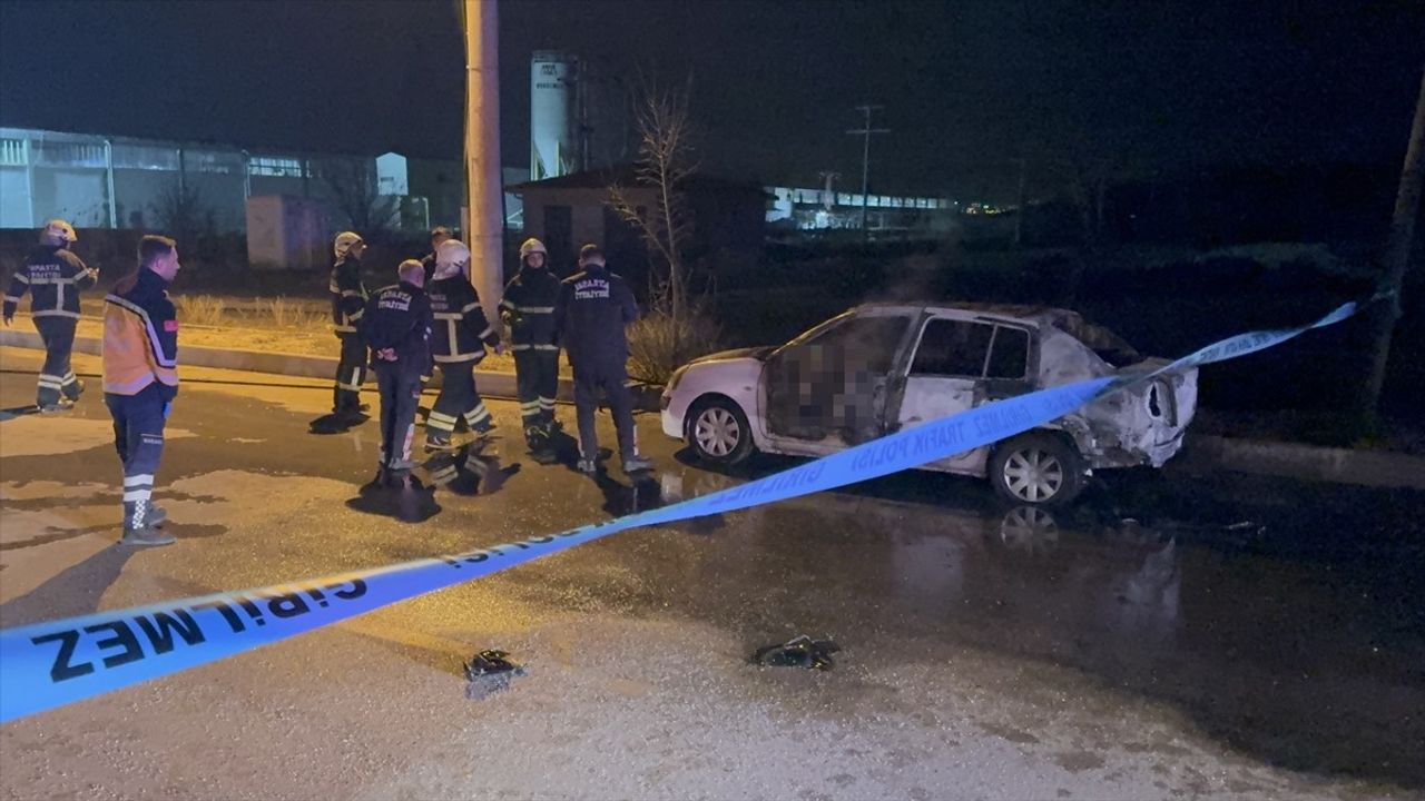 Isparta'da Yanan Otomobilde Sürücü Hayatını Kaybetti