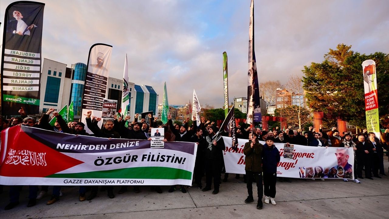 İstanbul'da Gazze'ye Destek Eylemi Düzenlendi