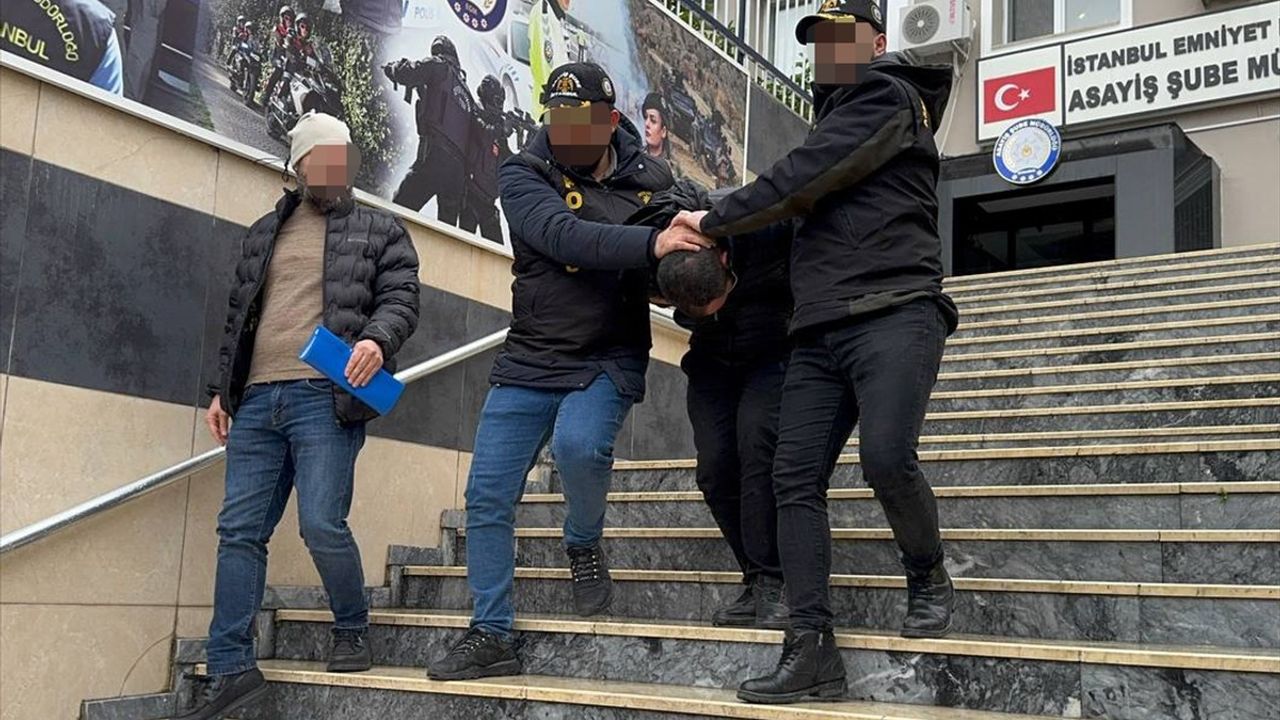 İstanbul'da Müşterilerini Bayıltarak Taciz Ettiği İddiasıyla Gözaltına Alınan Taksici Adliyeye Sevk Edildi