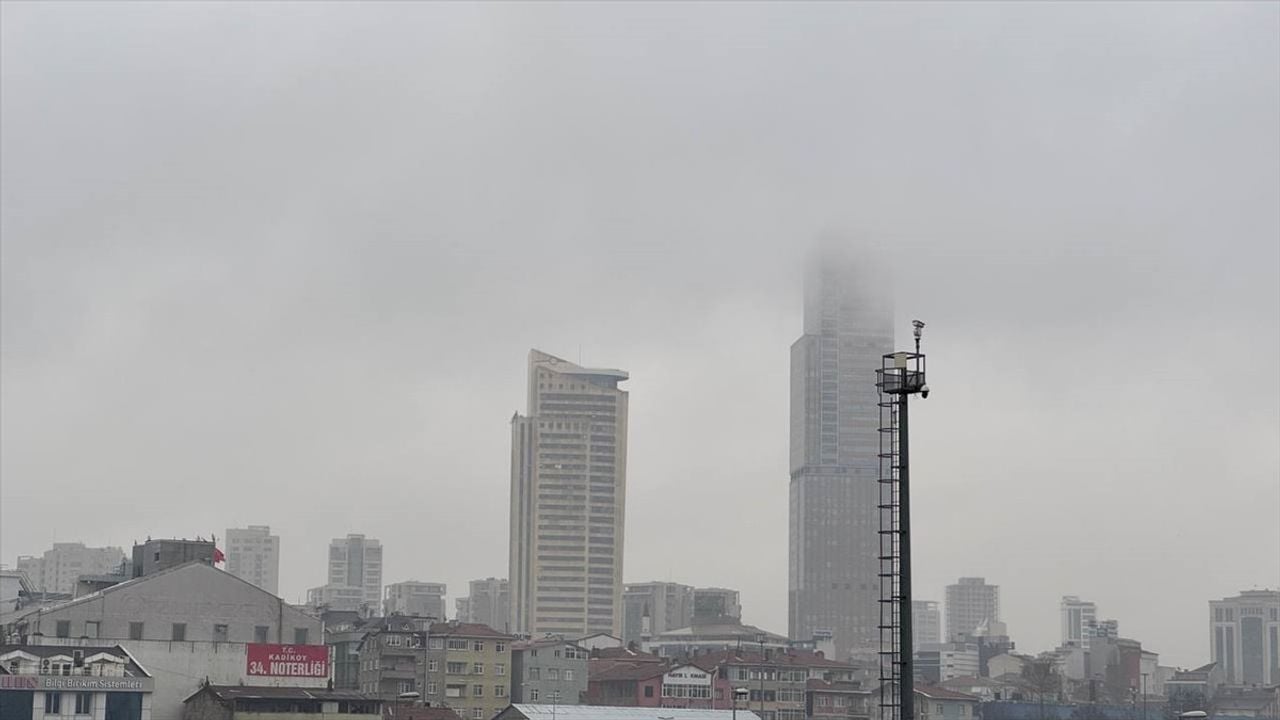 İstanbul'da Sağanak Yağış ve Soğuk Havada Trafik Yoğunluğu Düşük Kalıyor