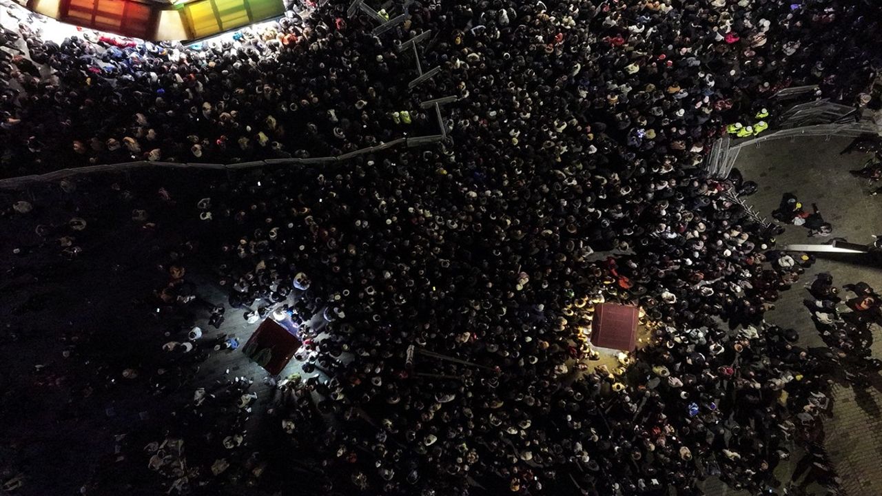 İstanbul'da Yeni Yıl Kutlamaları Coşkuyla Gerçekleştirildi
