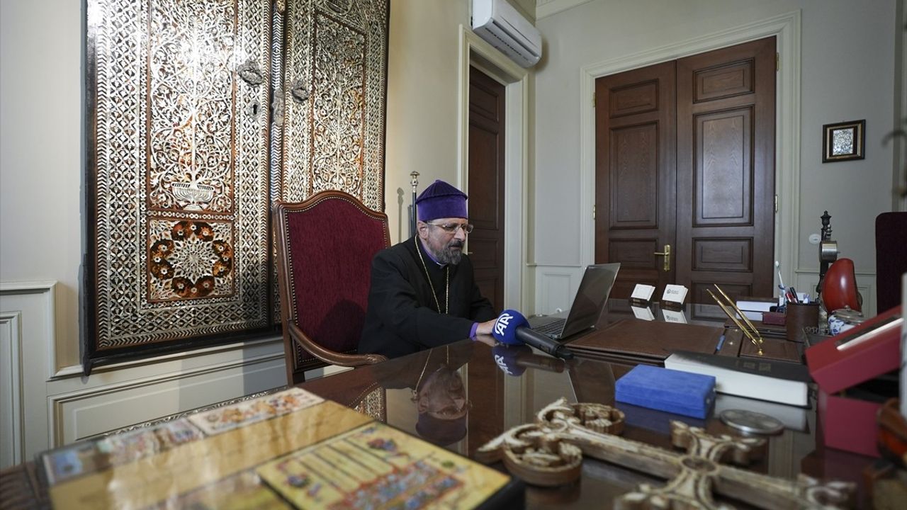 İstanbul'daki Ermeni Dini Liderleri Anadolu Ajansı'nın 'Yılın Kareleri' Oylamasına Katıldı