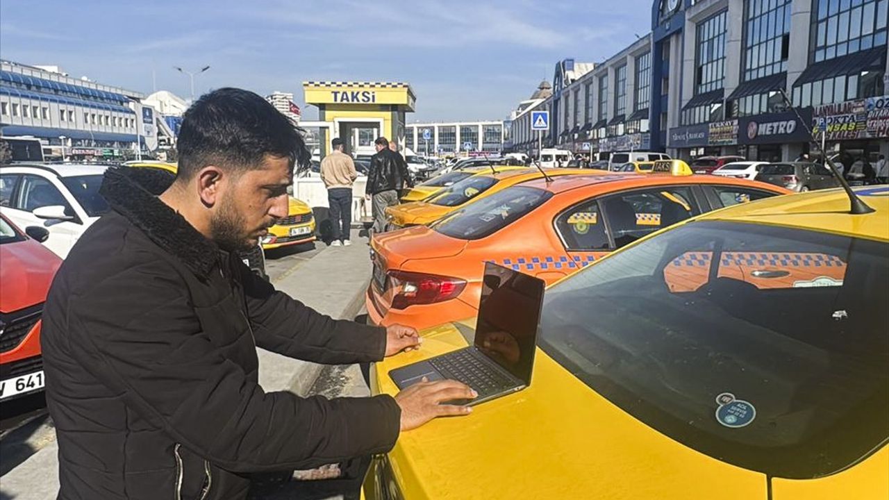 İstanbul Şoförleri Anadolu Ajansı’nın ‘Yılın Kareleri’ Oylamasına Katıldı