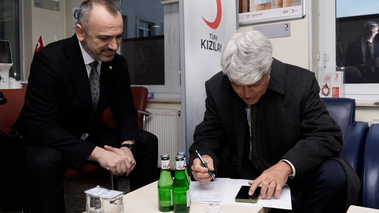 İsviçre Büyükelçisi Scheurer, Türk Kızılay'a Kan Bağışında Bulundu