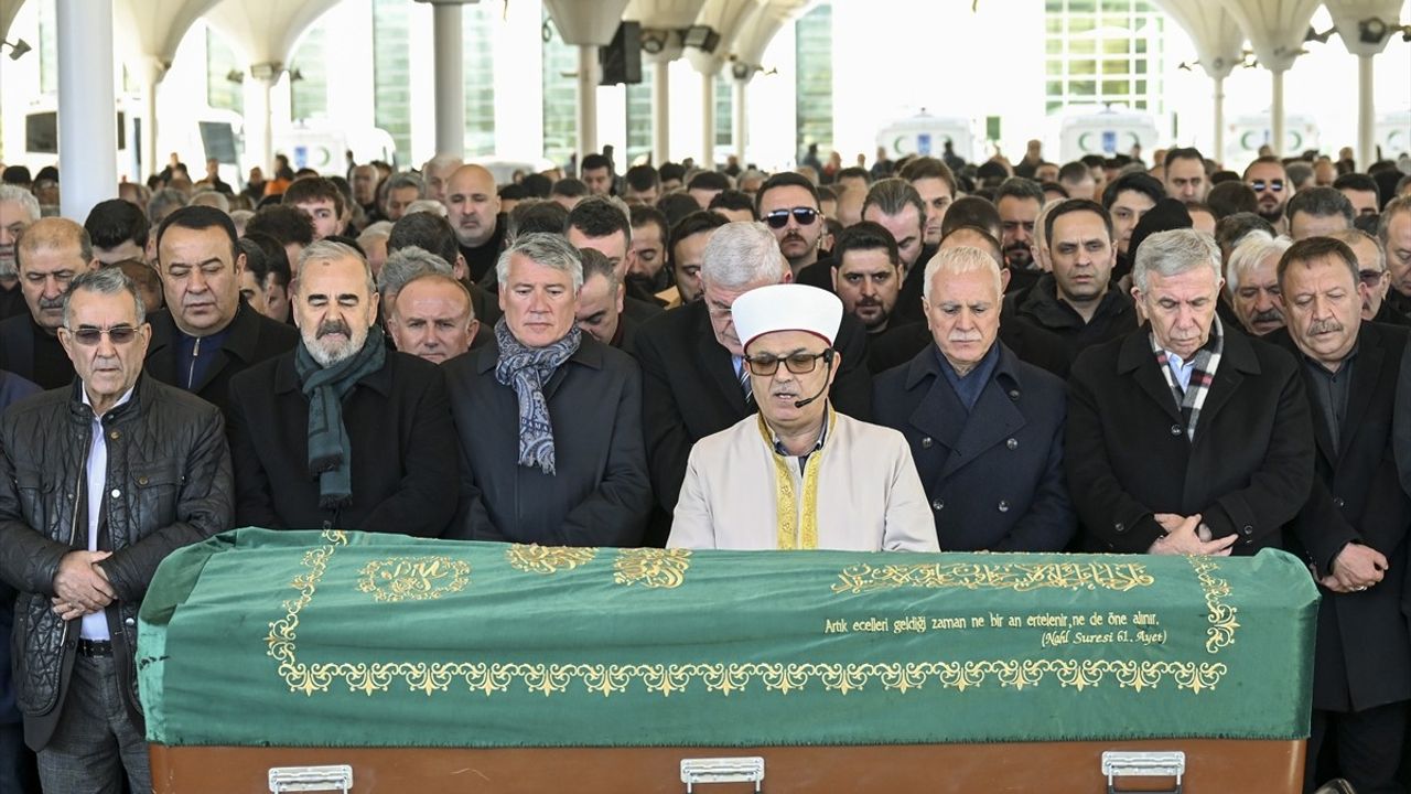 İYİ Parti Genel Başkanı Dervişoğlu, Koray Aydın'ın Babasının Cenaze Törenine Katıldı