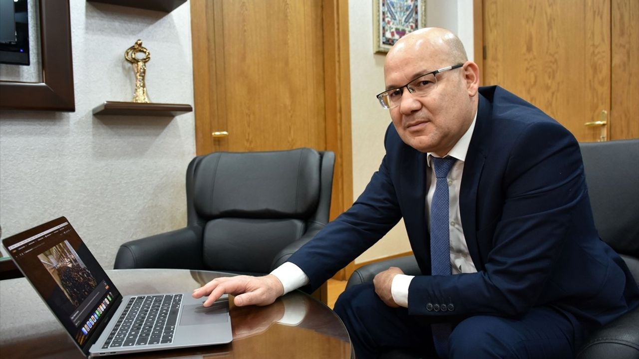 İzmir Adli Yargı Komisyonu Başkanı Gökberk Sunal, Anadolu Ajansı'nın 'Yılın Kareleri' Oylamasına Katıldı