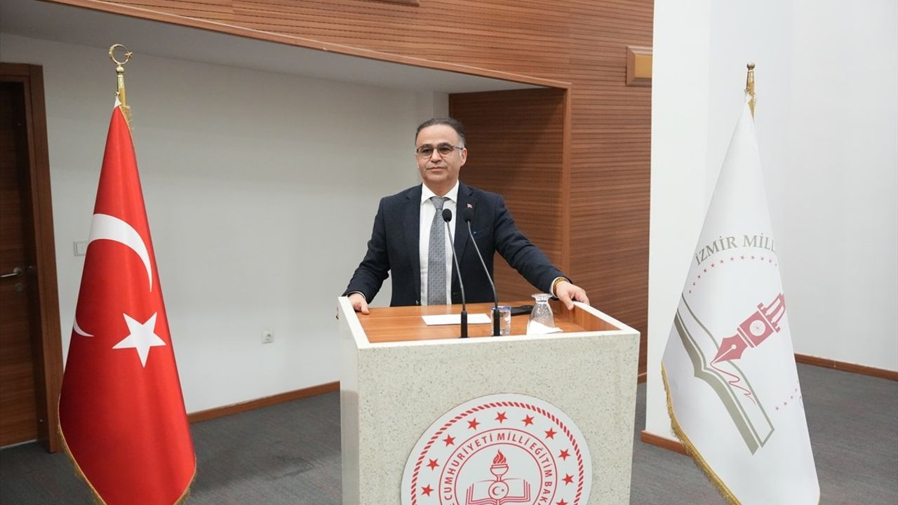 İzmir'de Okullara Voleybol Topu Dağıtımıyla Spor Seferberliği