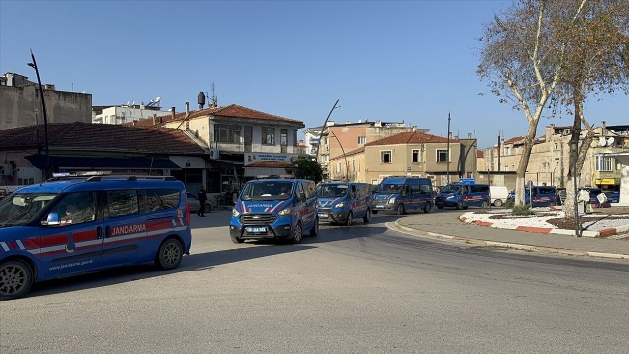 İzmir'de Suç Örgütü Operasyonunda 18 Şüpheli Gözaltına Alındı