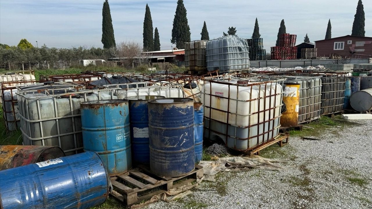 İzmir'in Torbalı İlçesinde 250 Ton Kaçak Akaryakıt Ele Geçirildi