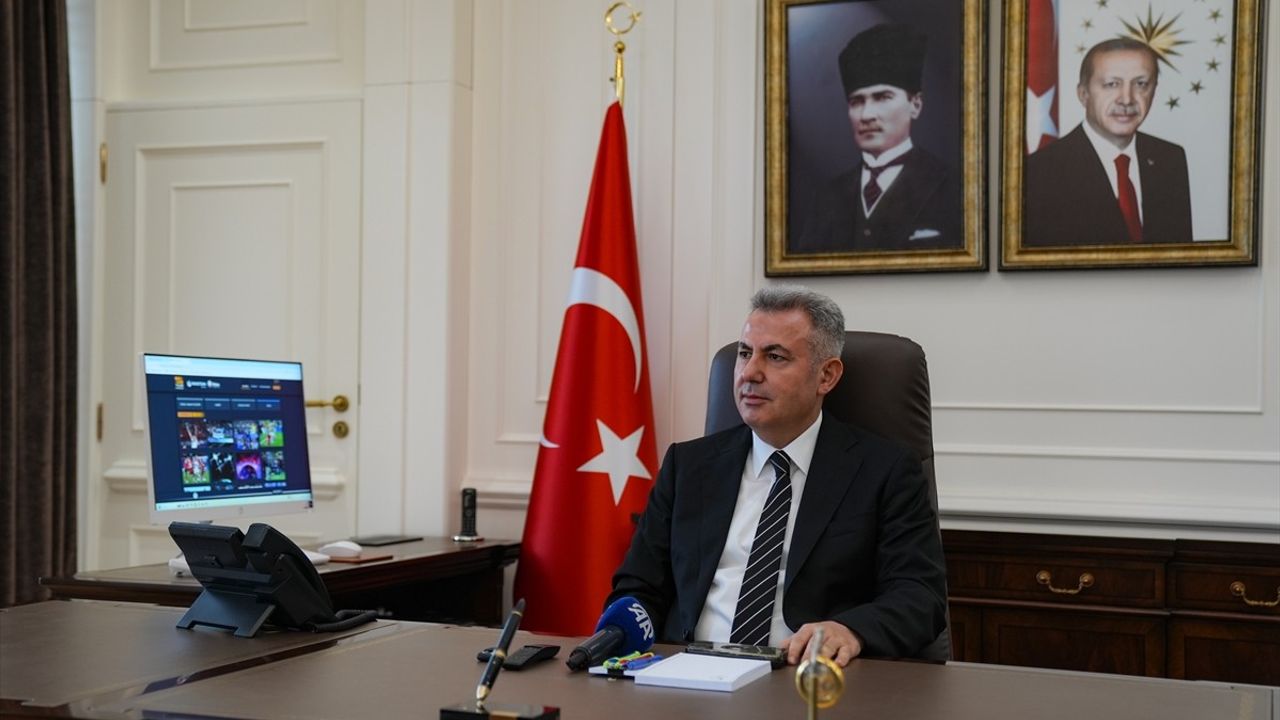 İzmir Valisi Süleyman Elban, Anadolu Ajansı'nın 'Yılın Kareleri' Oylamasına Katıldı