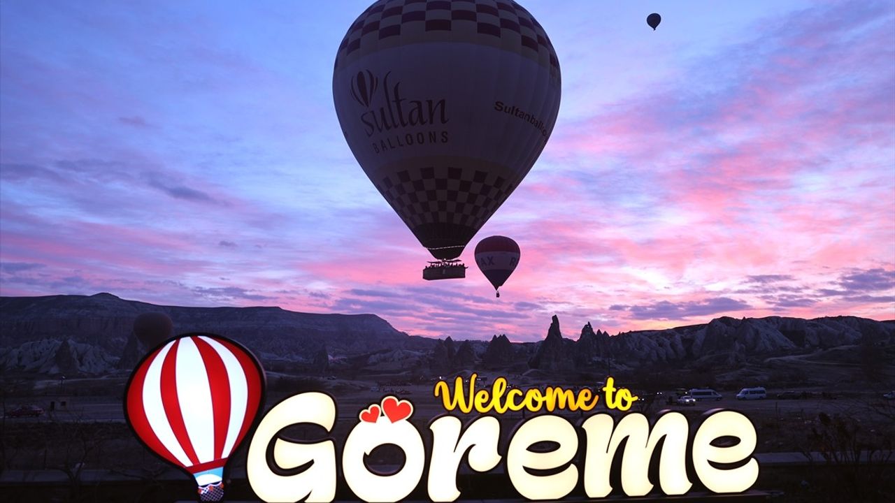 Kapadokya'da 6 Turistten 1'i Sıcak Hava Balonu ile Keşfediyor