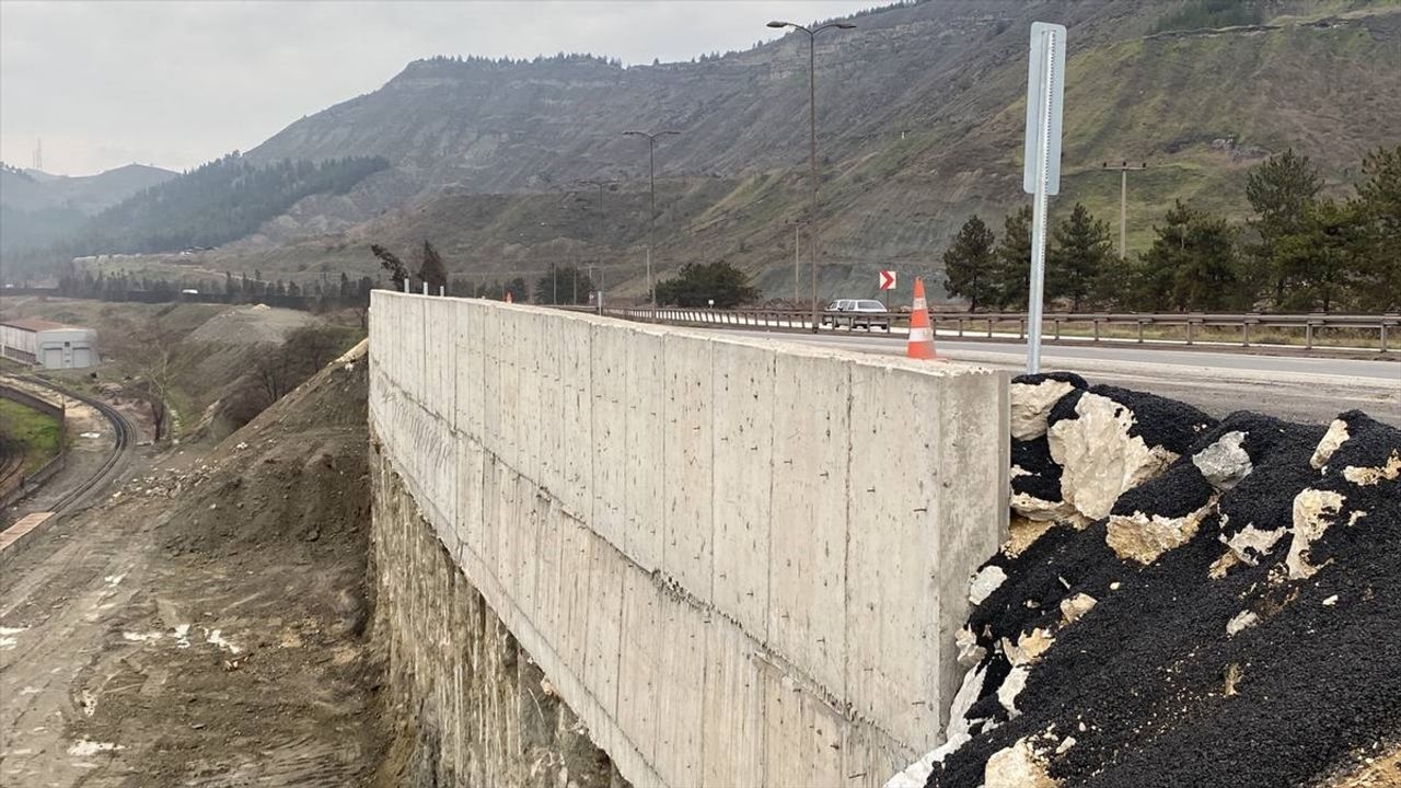 Karabük-Ankara Kara Yolunda Çöken Bölümdeki Çalışmalar Tamamlandı