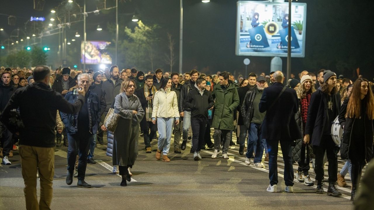 Karadağ'da Öğrenciler 13 Kişinin Ölümüne Tepki Gösterdi