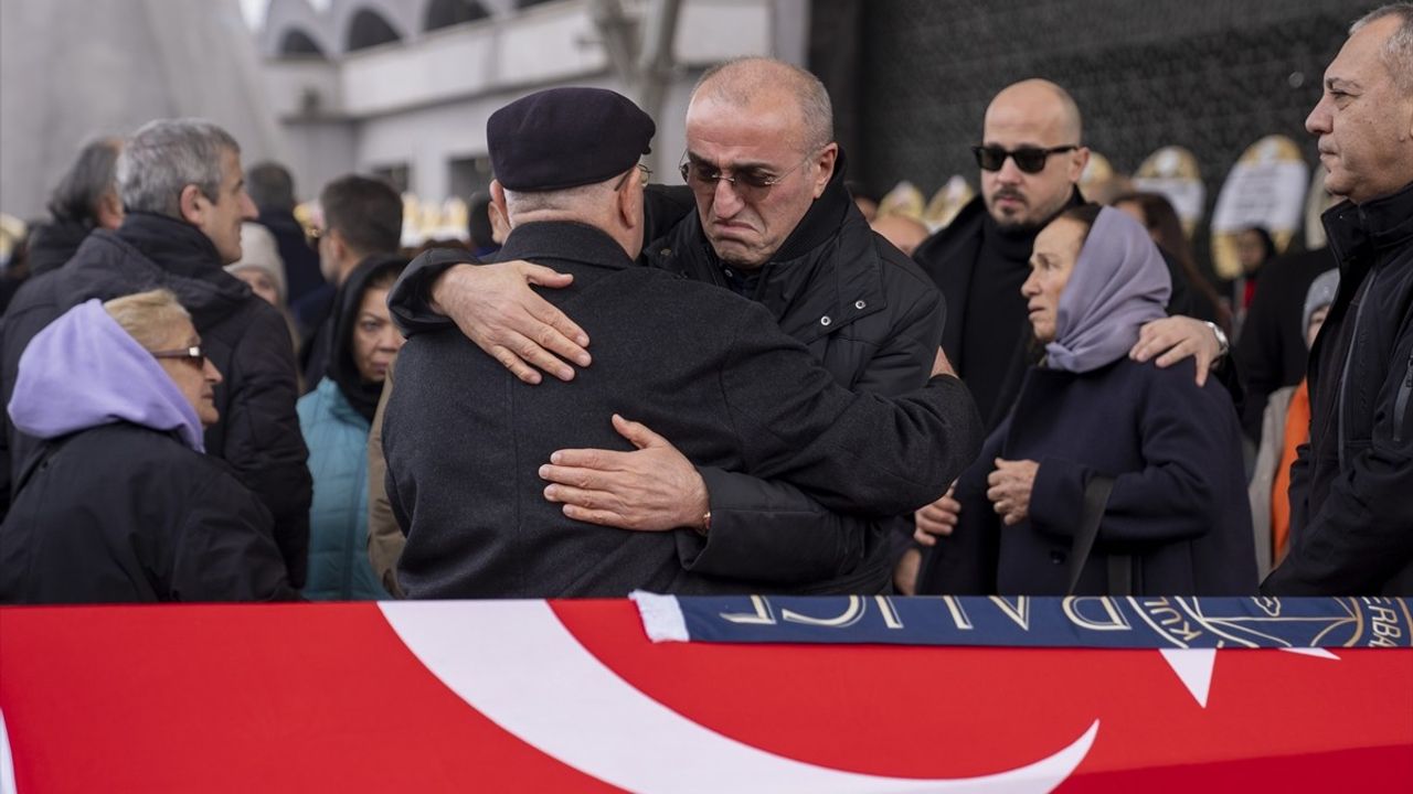 Kartalkaya'da Yangında Hayatını Kaybeden Vedia Nil Apak ve Annesi Toprağa Verildi