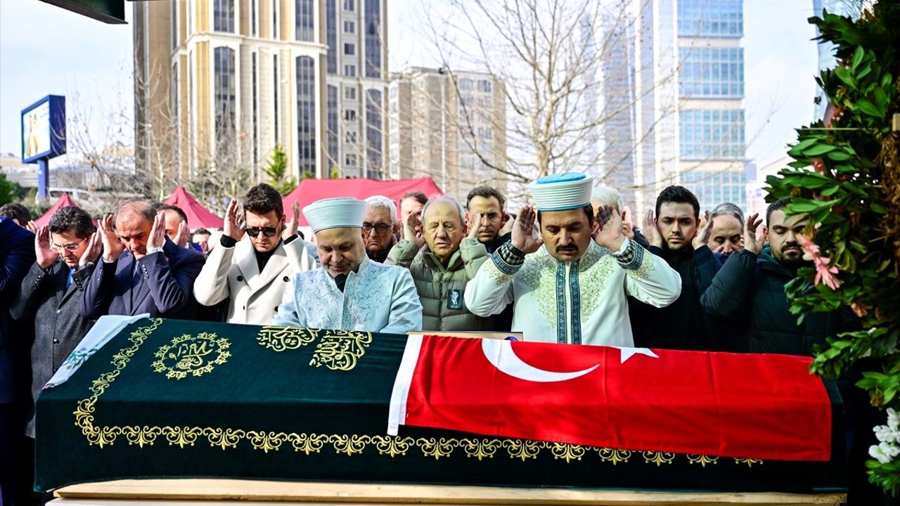 Kartalkaya'daki Otel Yangınında Hayatını Kaybeden Akademisyen ve Kızına Cenaze Töreni Düzenlendi