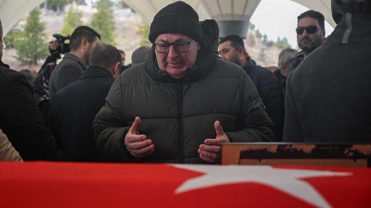 Kartalkaya'daki Yangında Hayatını Kaybeden Alp Mercan, Ankara'da Defnedildi